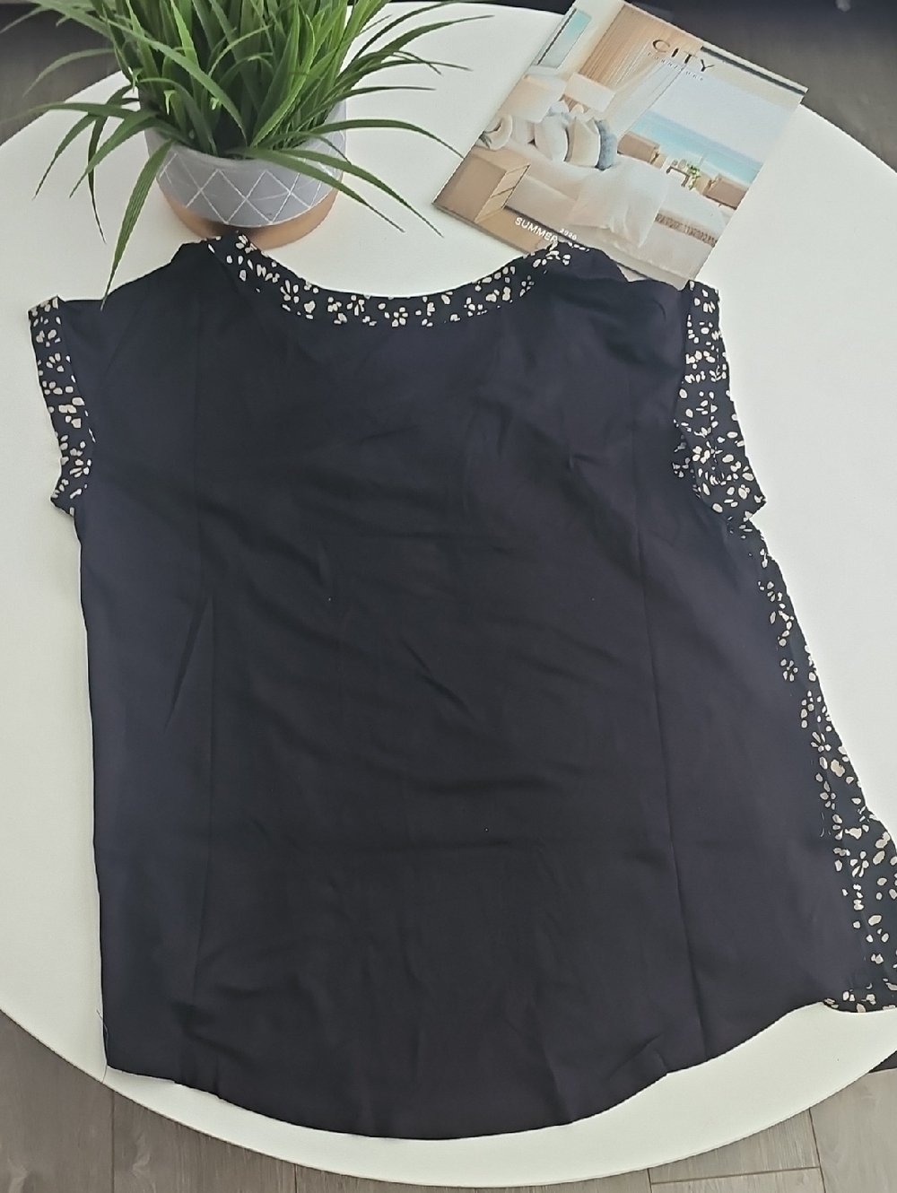 Fortune & Ivy Black & Cream Printed V-Neck Cap Sleeve Top - Picture 4 of 6